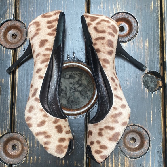 Dolce & Gabbana Two Tone Leopard Print Calf Hair & Suede Leather Peep Toe Pumps - Picture 14 of 14